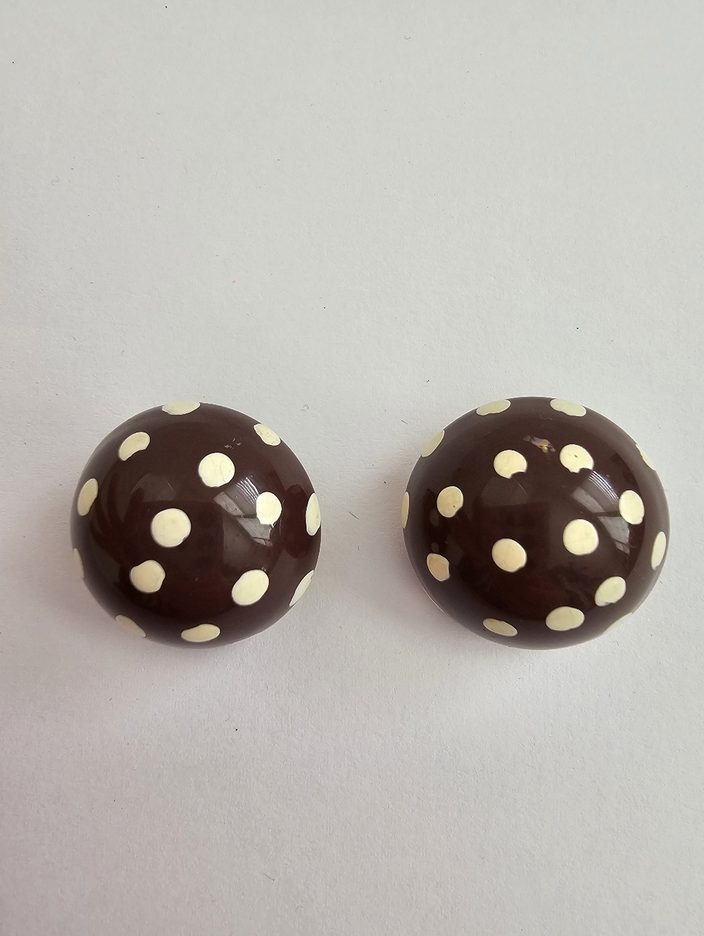 Vintage 80s Polka Dot Dome Clip-On Earrings – Chocolate Brown & Cream Retro